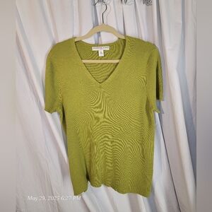Green V-Neck Sweater with Rib Knit Design